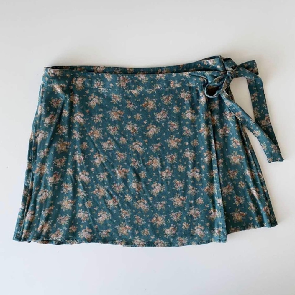American Eagle Wrap skirt, size L